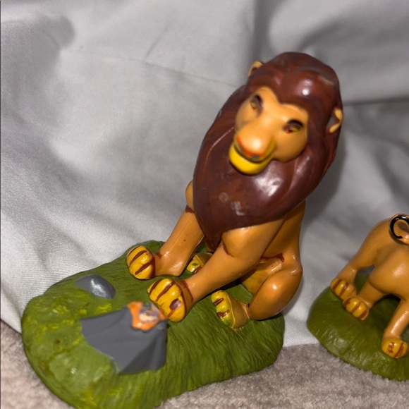 Three piece Disney Lion King Figurine Set Pumbaa,  cub simba, Mufasa - Picture 2 of 12